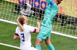 九游app-荷甲赛程吃紧，里昂转会期门线救险，引发热议，资深球员宣示担当的简单介绍-九游app